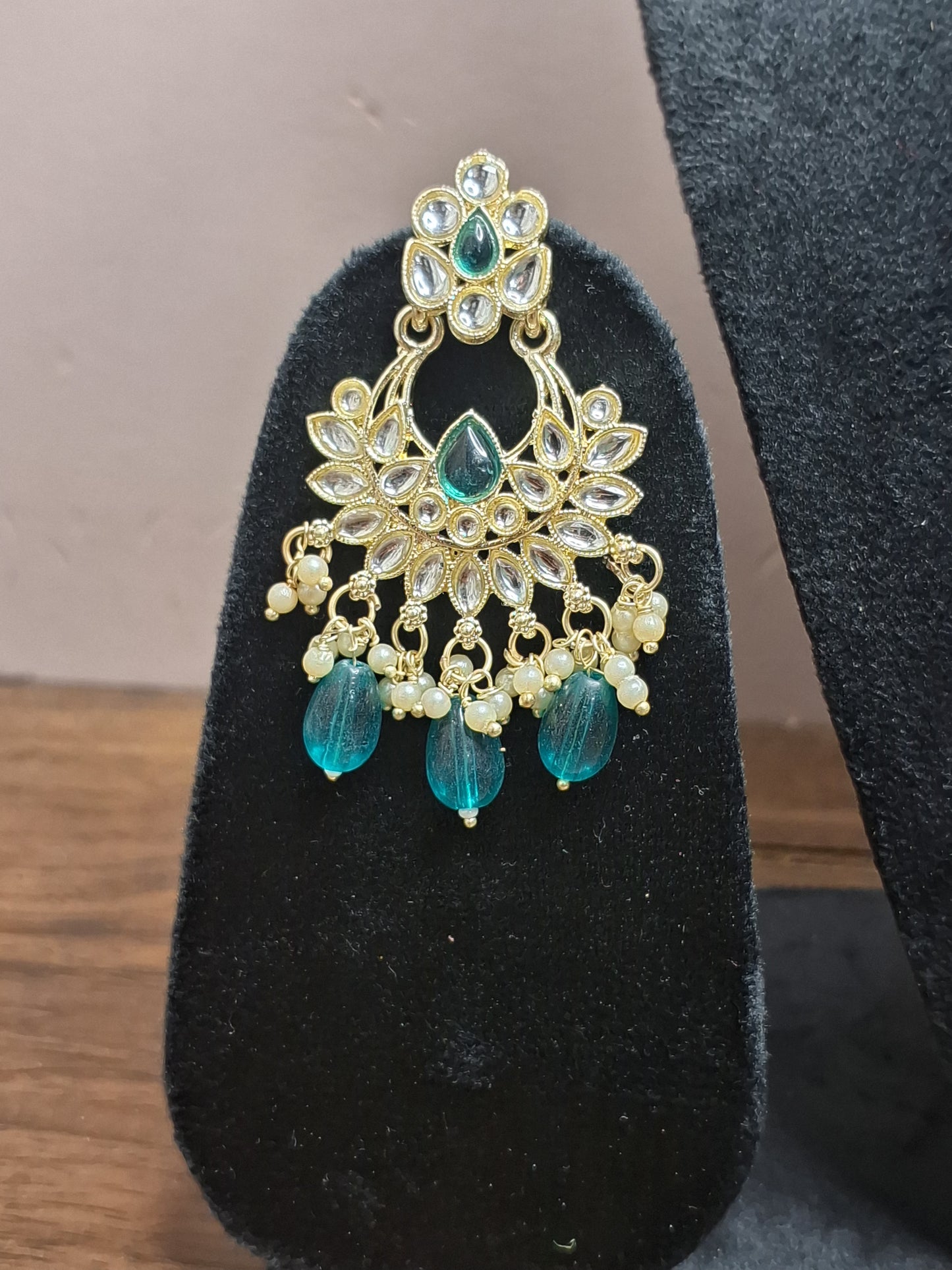 Green colour Silver Plated Kundan Necklace with Earring & Maang Tikka