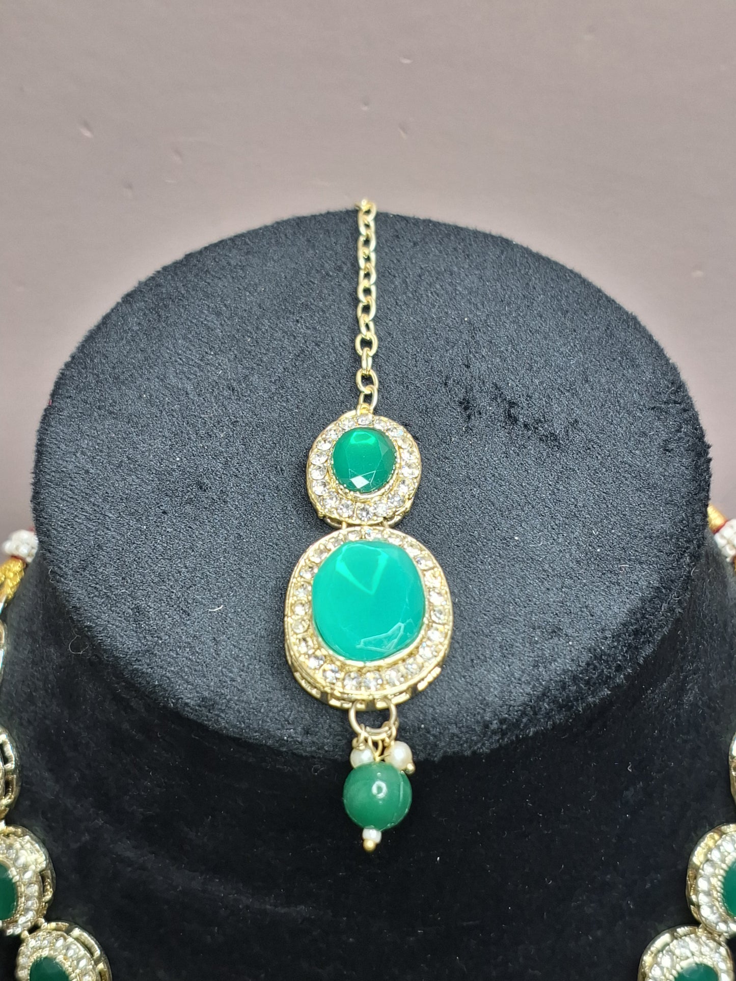 Green colour Diamond Work Kundan Necklace with Earring & Maang Tikka