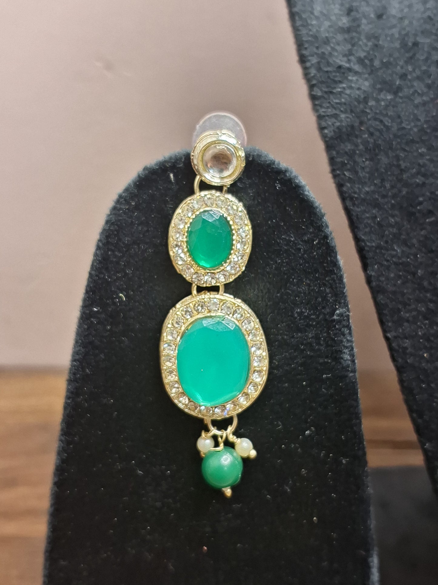 Green colour Diamond Work Kundan Necklace with Earring & Maang Tikka