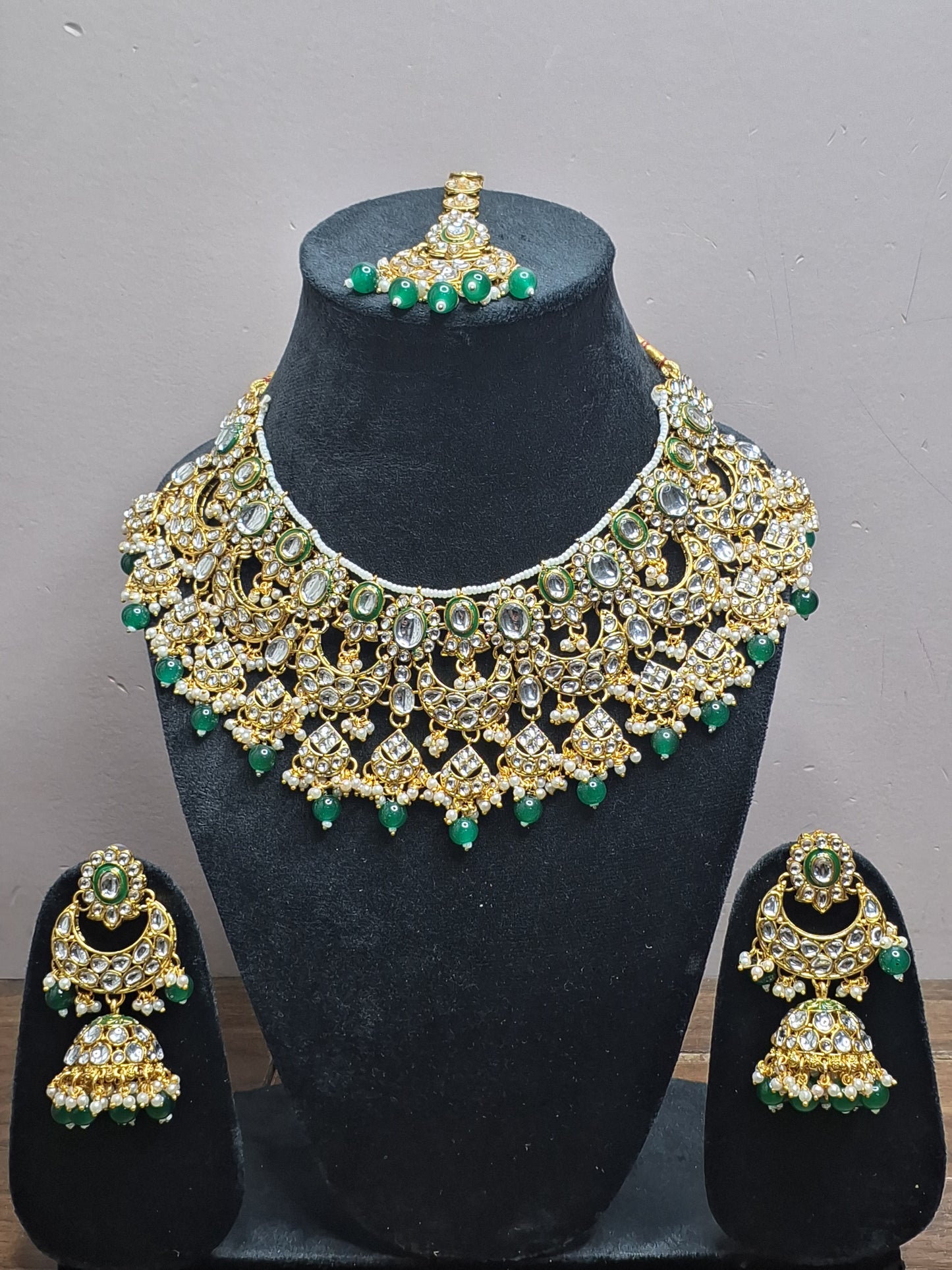Green colour Gold Plated Kundan Necklace with Earring & Maang Tikka