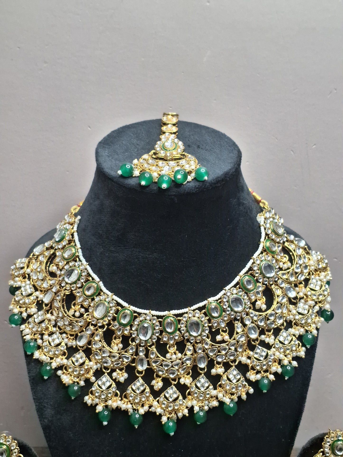 Green colour Gold Plated Kundan Necklace with Earring & Maang Tikka