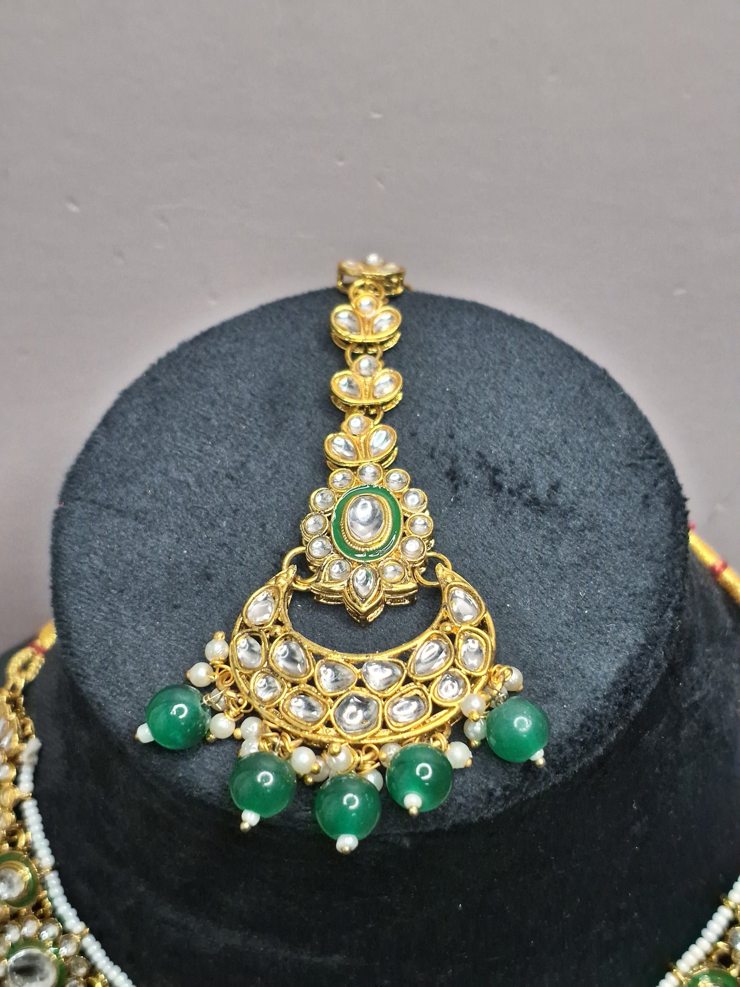 Green colour Gold Plated Kundan Necklace with Earring & Maang Tikka