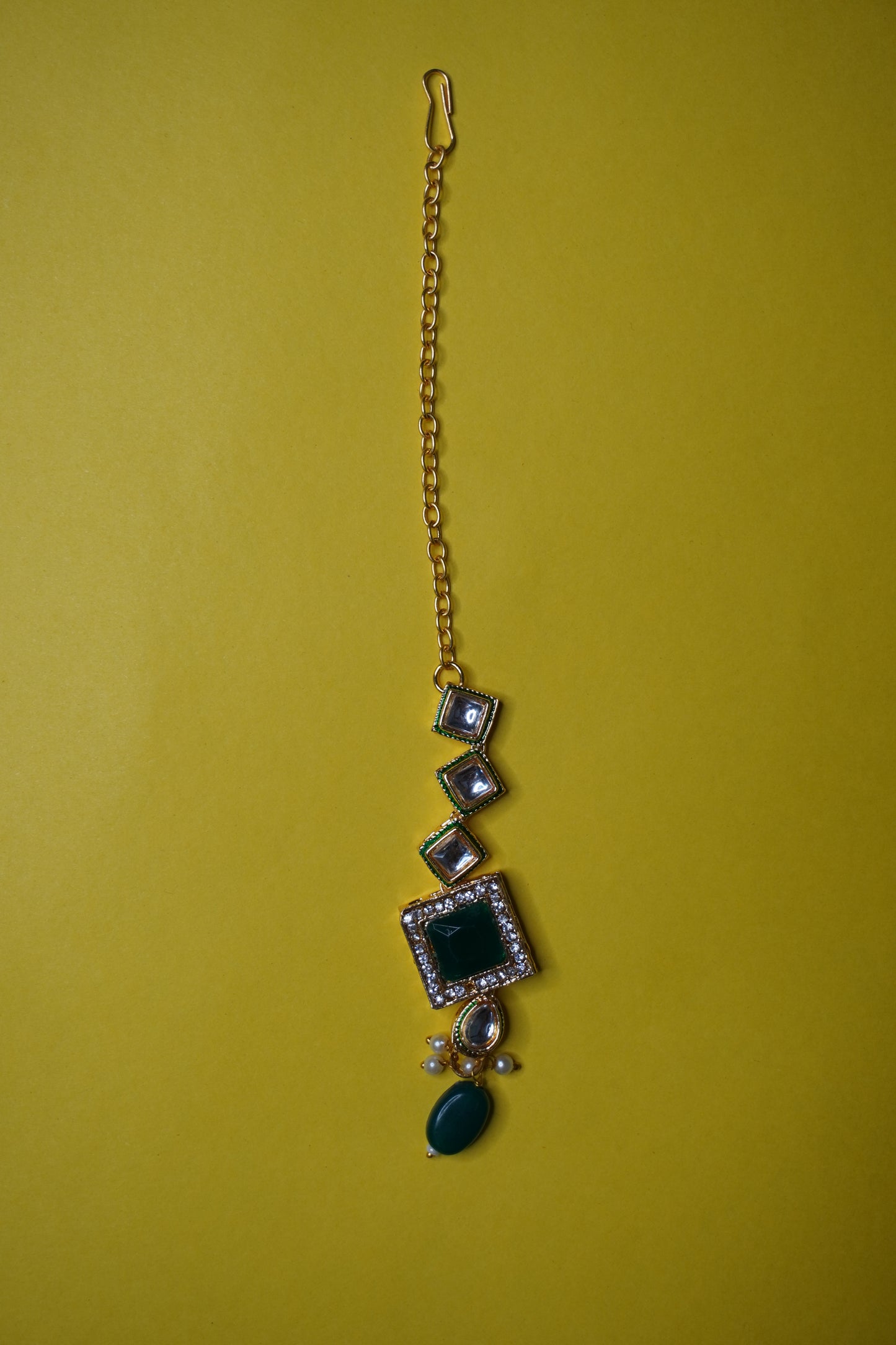 Green Colour Kundan Necklace with Earring & Maang Tikka