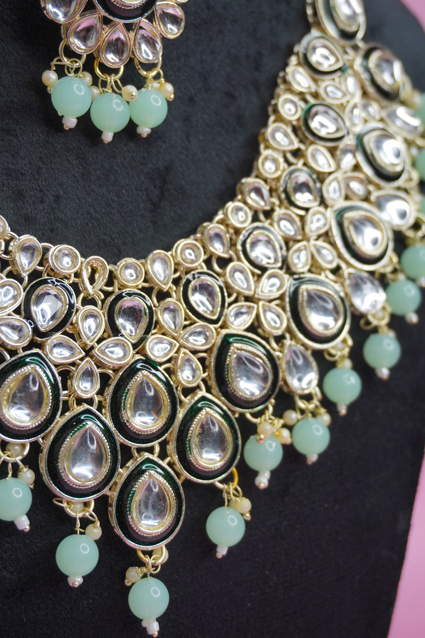 Pista green Heavy kundan necklace with Earring & Maang Tikka