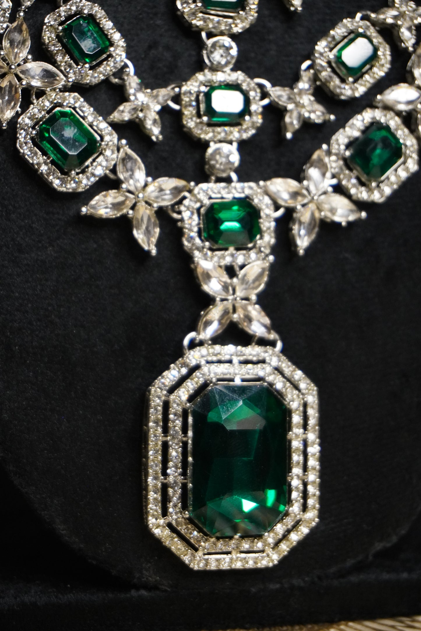 Green Colour Diamond Necklace with Earring & Maang Tikka