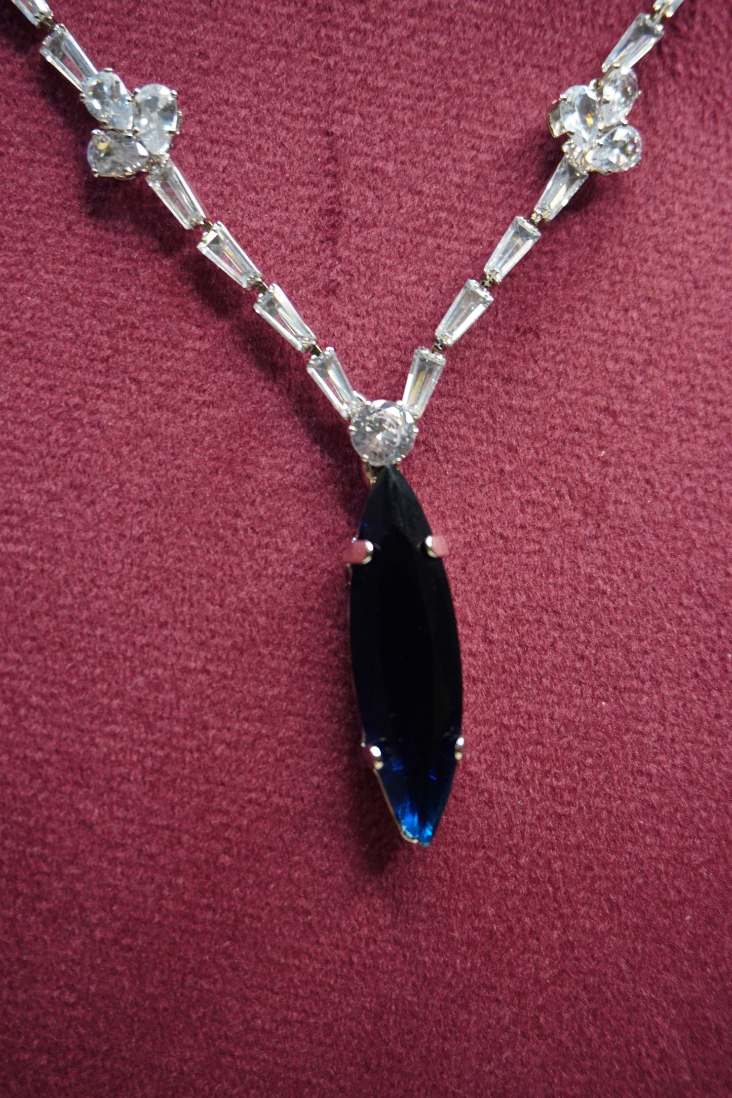 Blue Colour Pendant Necklace with Earring