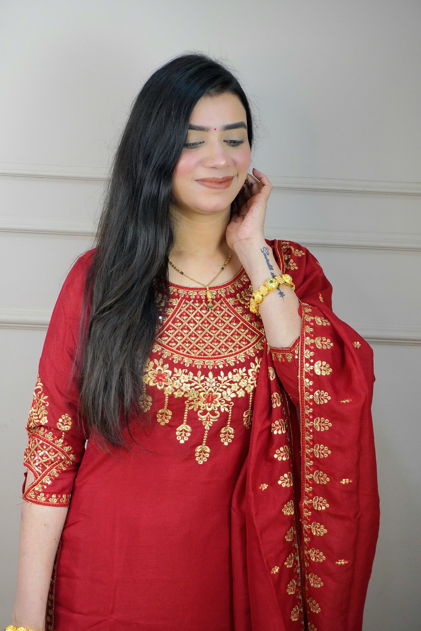 Red Colour Thread Work Straight Kurta Set with Elastic Pant Dupatta & Potli