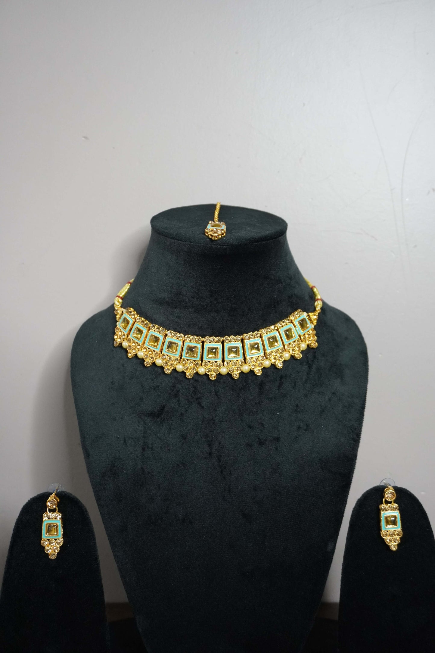 Mint Green Colour Kundan Necklace with Earring & Maang Tikka