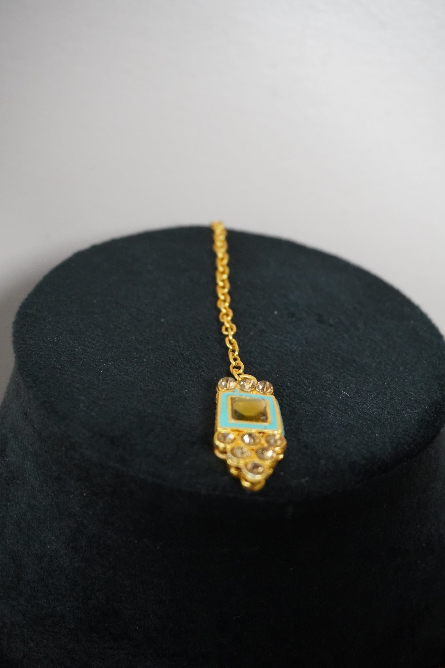 Mint Green Colour Kundan Necklace with Earring & Maang Tikka