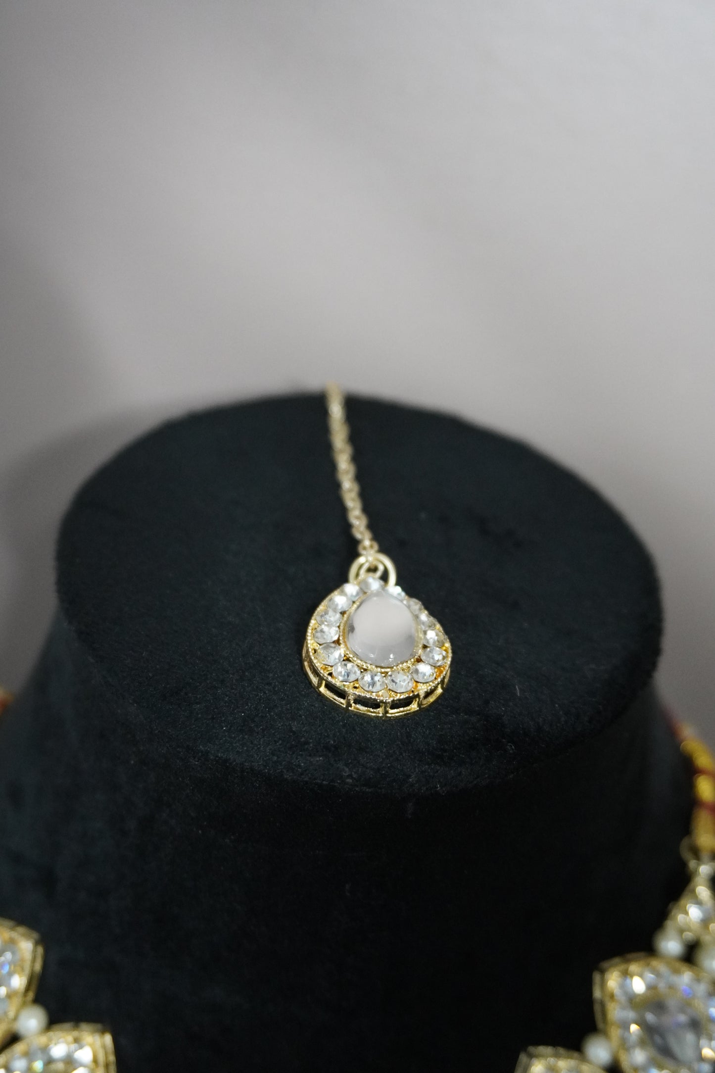 Gold Plated Diamond work Kundan Necklace with Earring & Maang Tikka