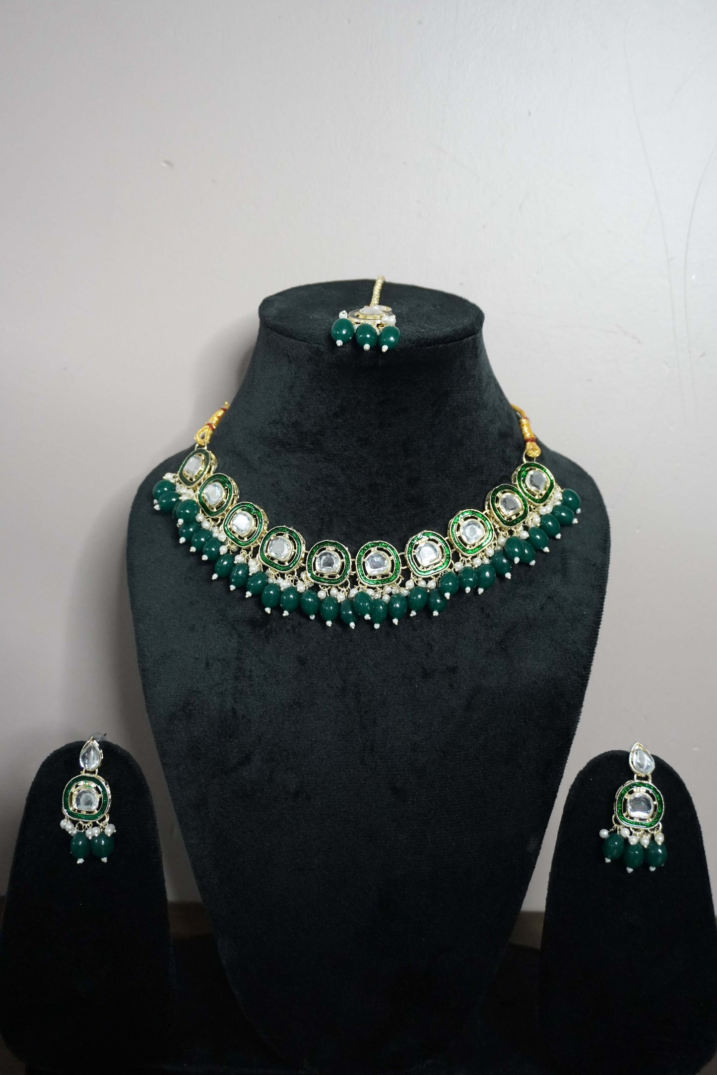 Green Colour Kundan Necklace with Earring & Maang Tikka