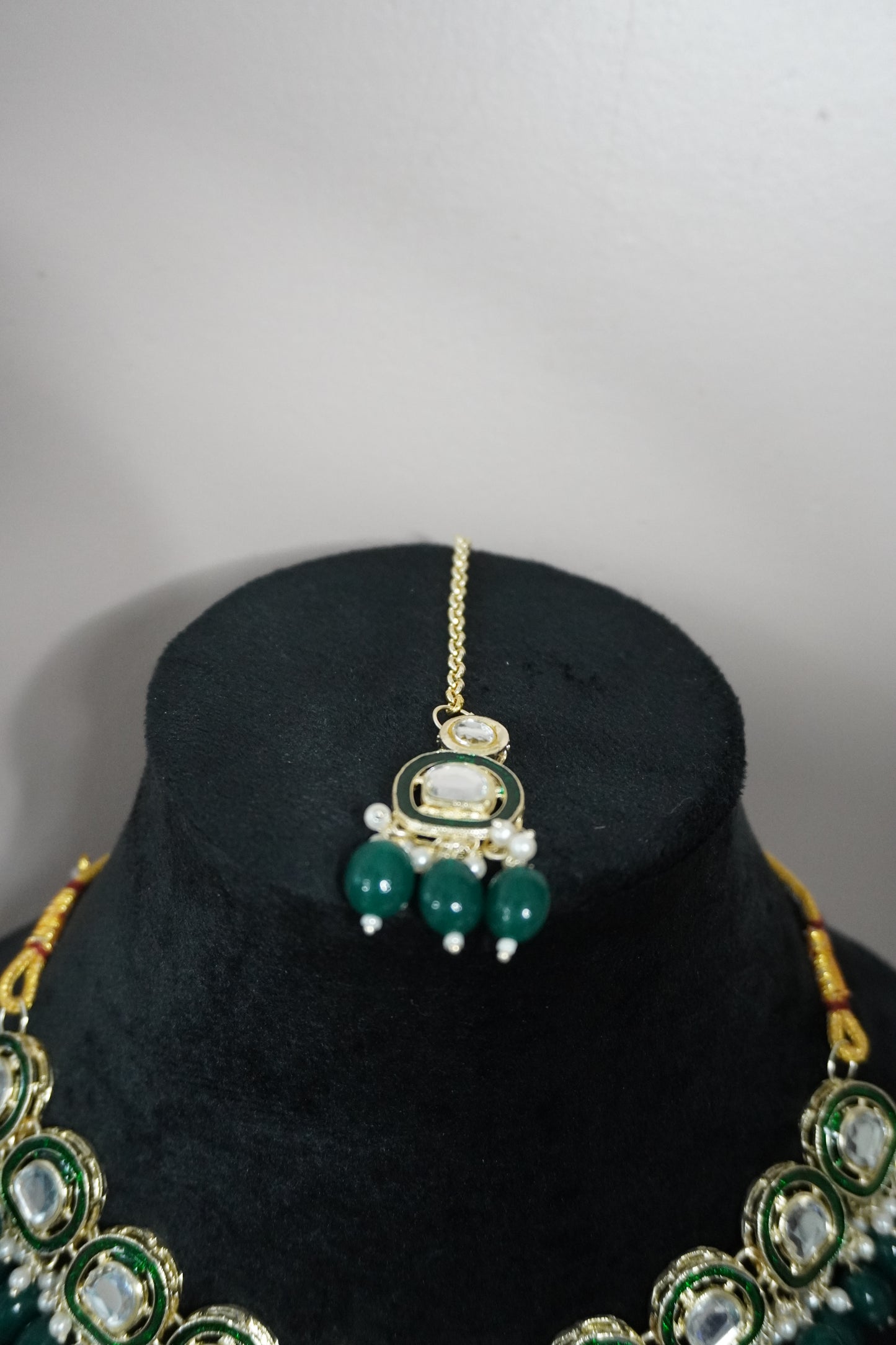 Green Colour Kundan Necklace with Earring & Maang Tikka