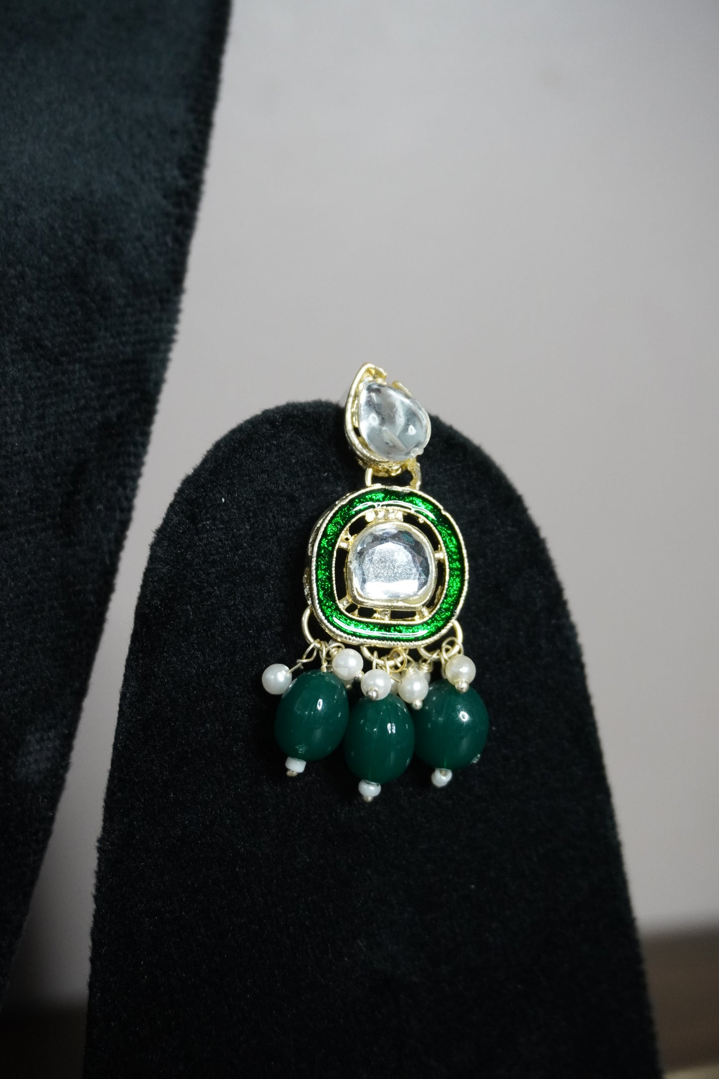 Green Colour Kundan Necklace with Earring & Maang Tikka