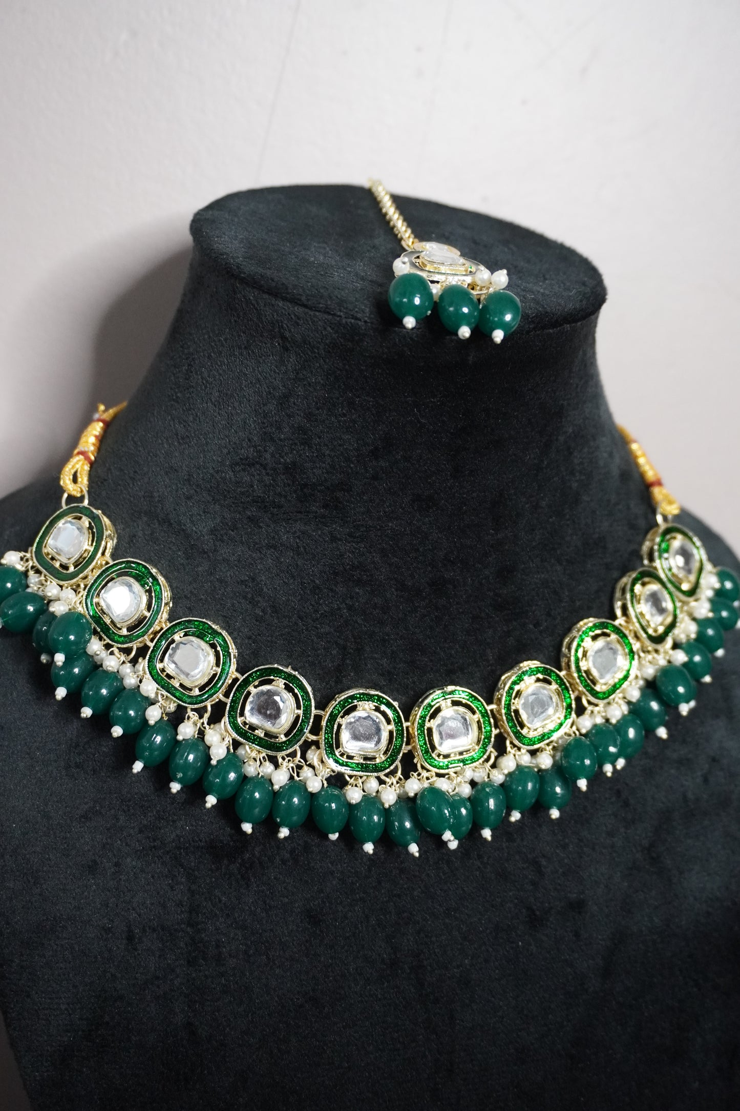 Green Colour Kundan Necklace with Earring & Maang Tikka