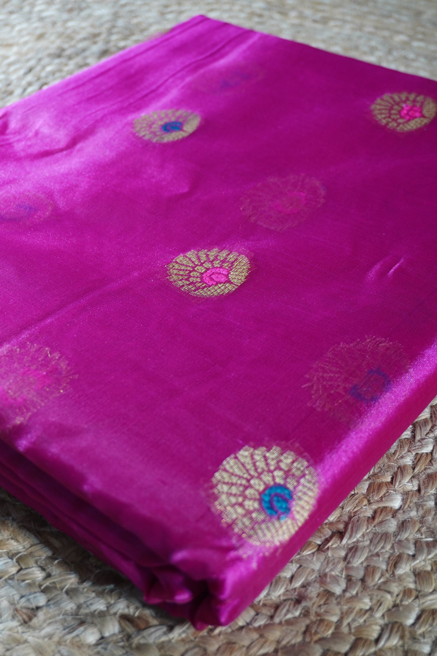 Meganta colour silk Saree