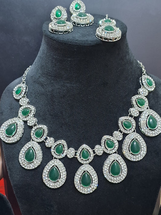 Green colour Diamond work Kundan Necklace with Earring & Maang Tikka