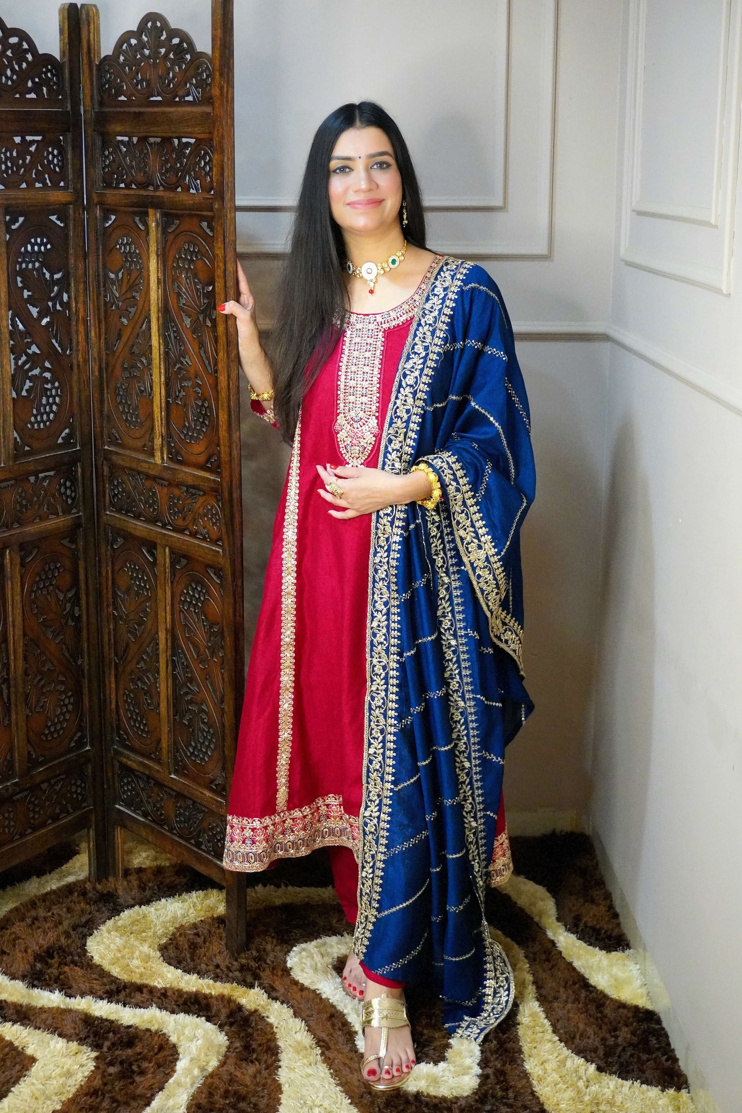 Women roes red zari detail Anarkali kurta with pant & teal colour zari dupatta