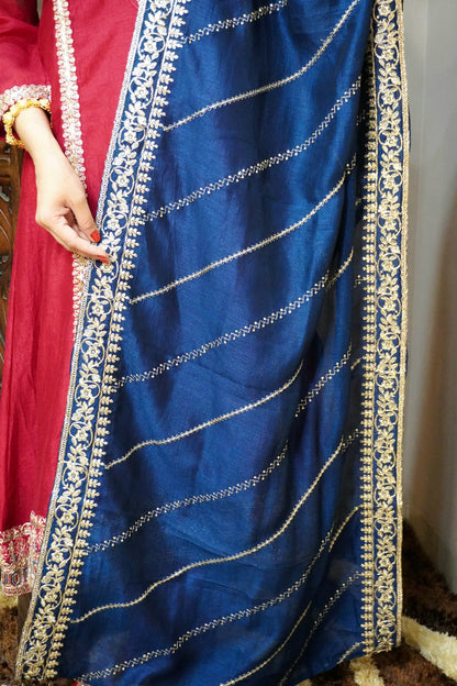 Women roes red zari detail Anarkali kurta with pant & teal colour zari dupatta
