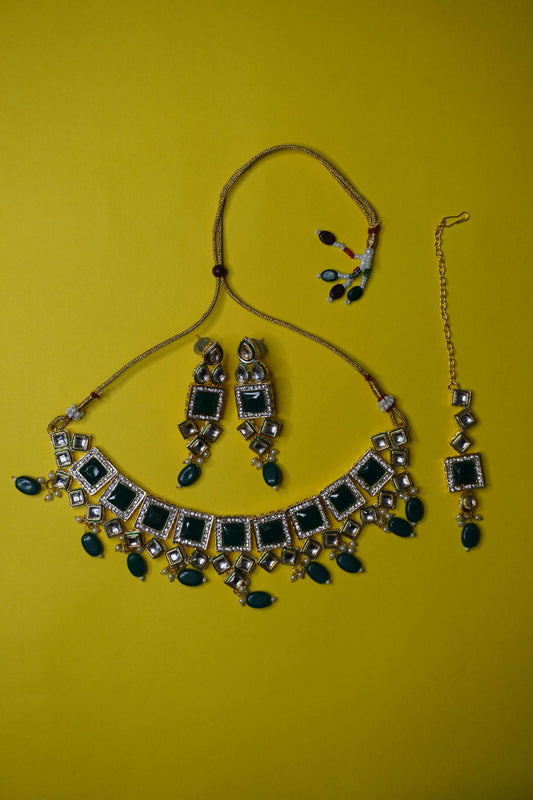 Green Colour Kundan Necklace with Earring & Maang Tikka