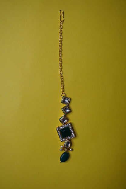 Green Colour Kundan Necklace with Earring & Maang Tikka